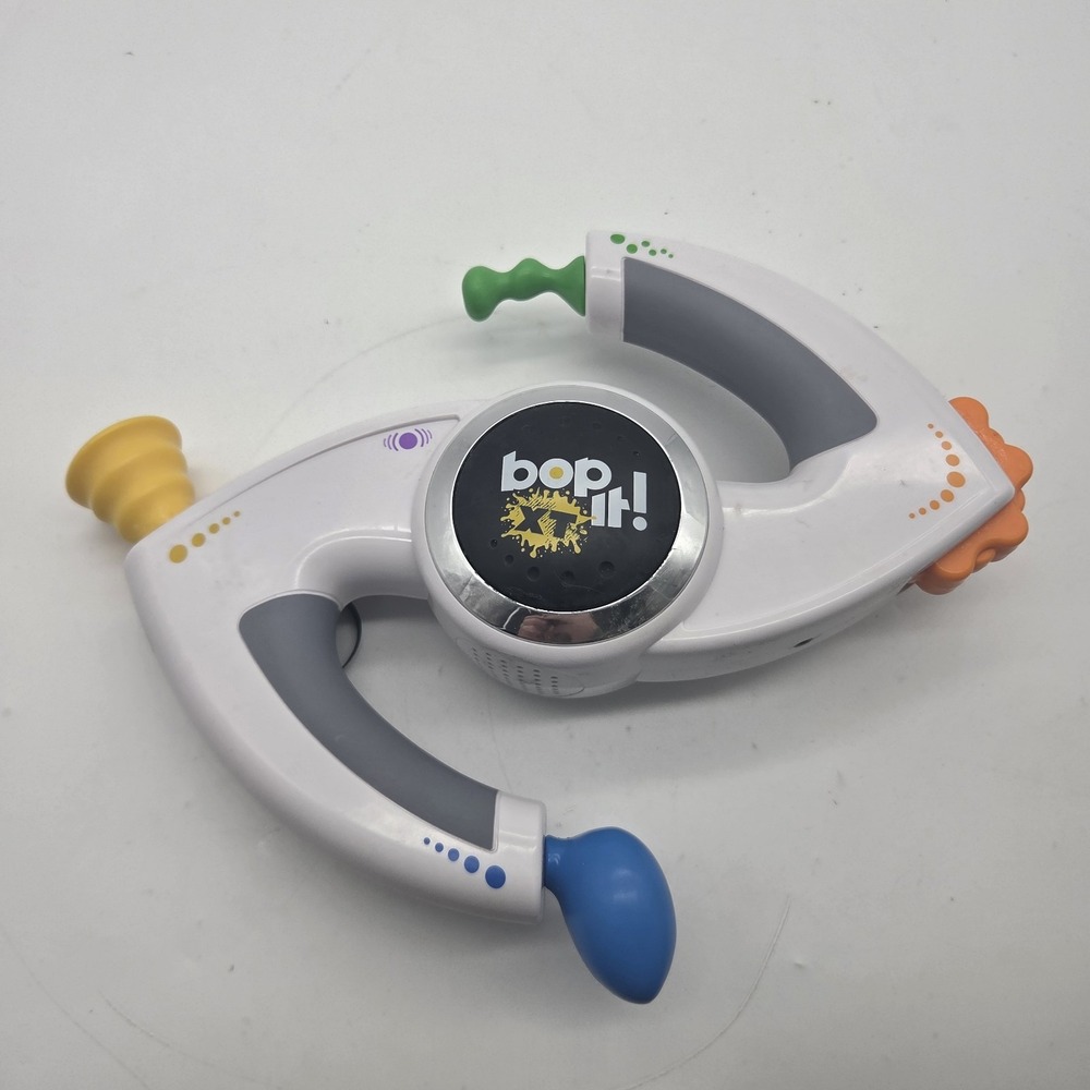 Bop It XT Handheld Electronic Reflex Game Hasbro 2010 - Tested *No Battery Cover